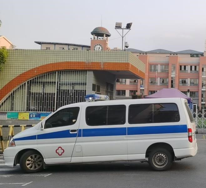 祁县救护车出租护送骨折病人一公里多少钱